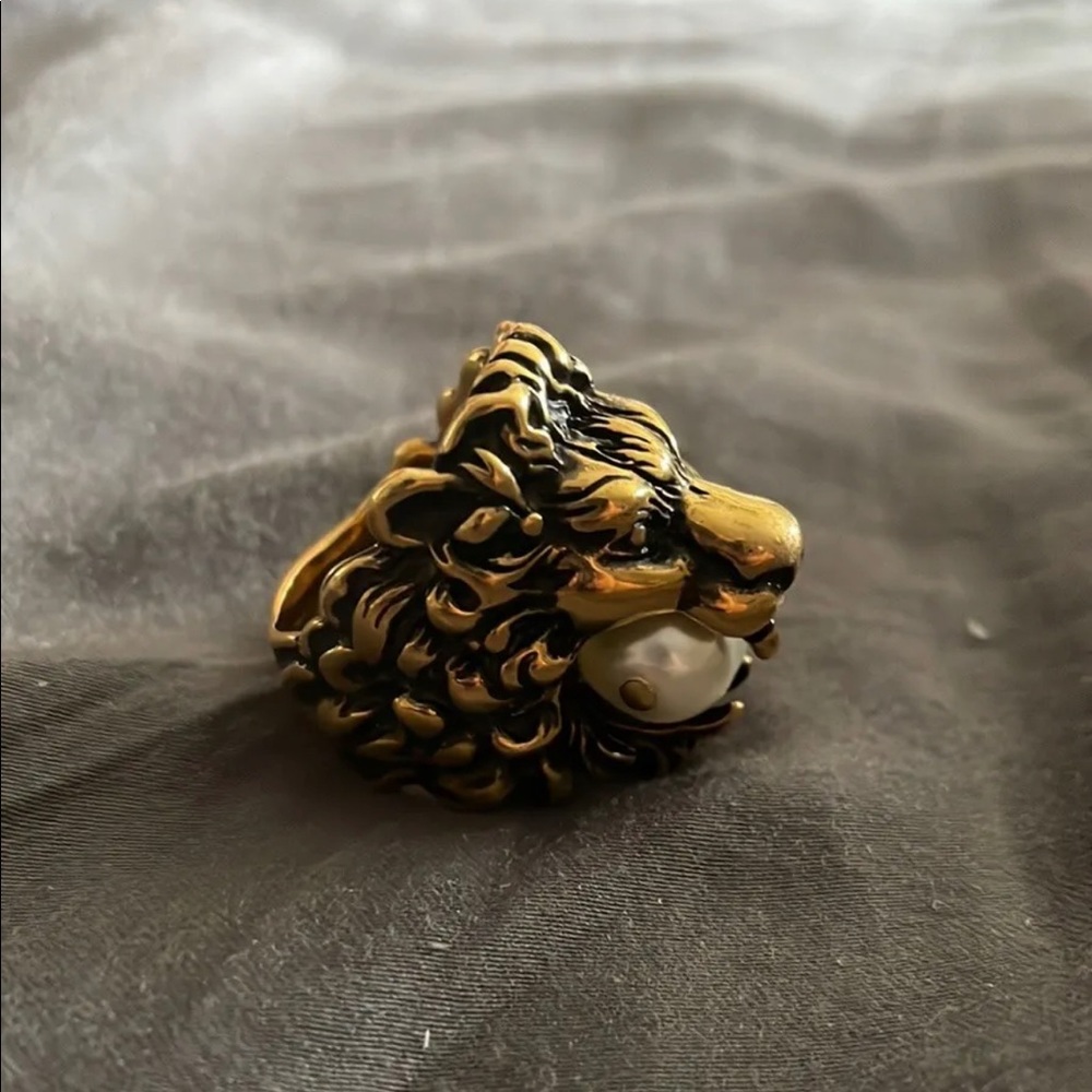 Gucci Gold/Pearl Lion Head Ring 6.5